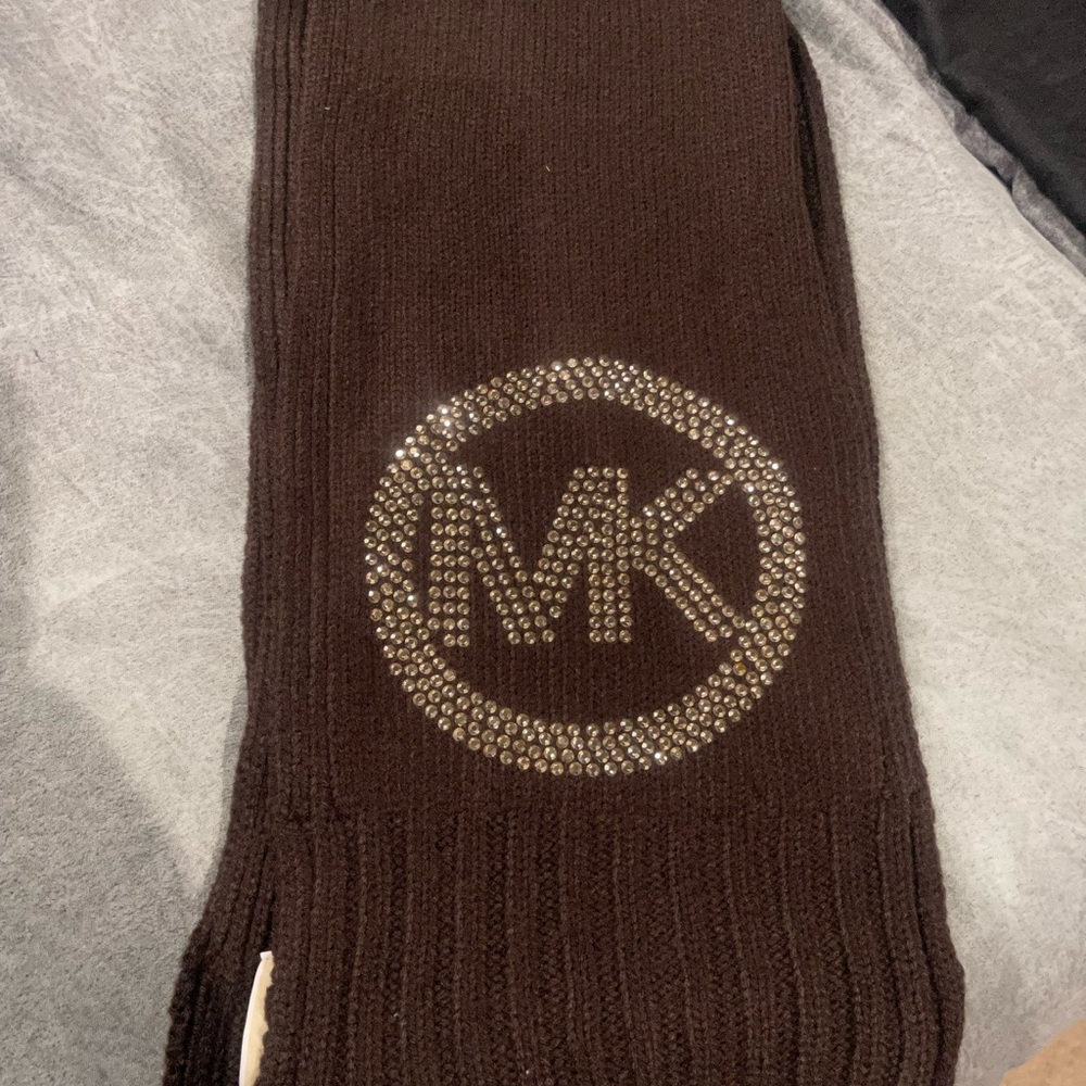 Michael Kora scarf